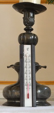 Thermometer in der Kirche