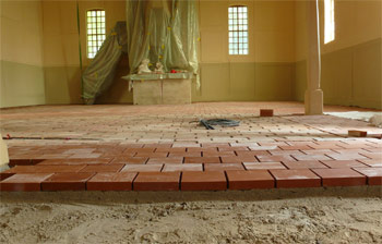 neuer Fußboden der Kirche