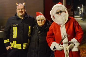Nikolaua und ein Feuerwehrmann